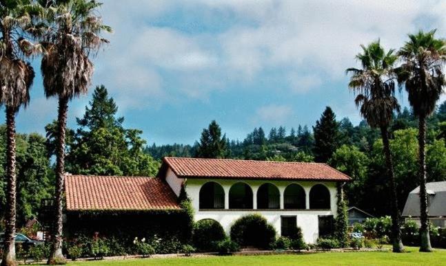 Spanish Villa Inn Сент-Хелина Экстерьер фото