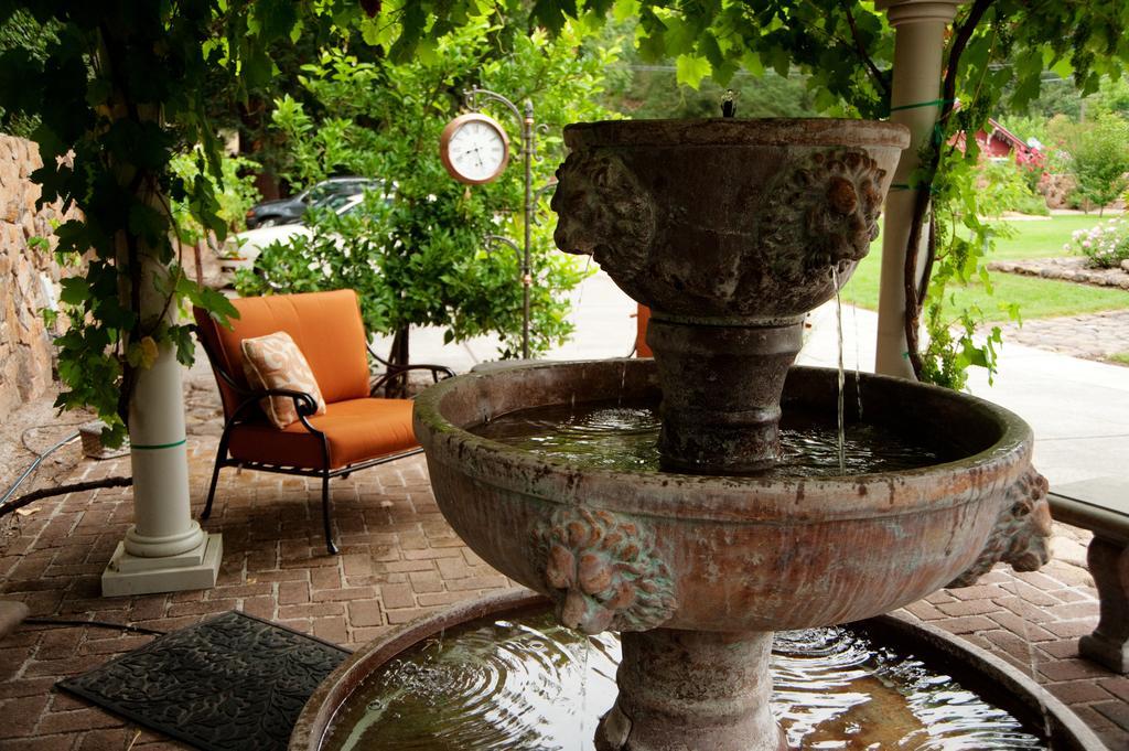 Spanish Villa Inn Сент-Хелина Экстерьер фото