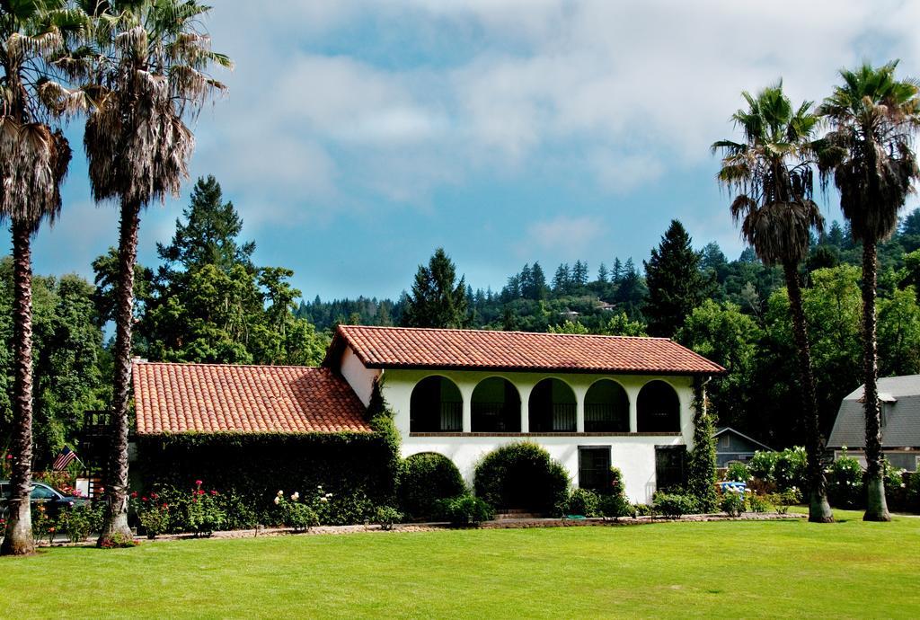 Spanish Villa Inn Сент-Хелина Экстерьер фото