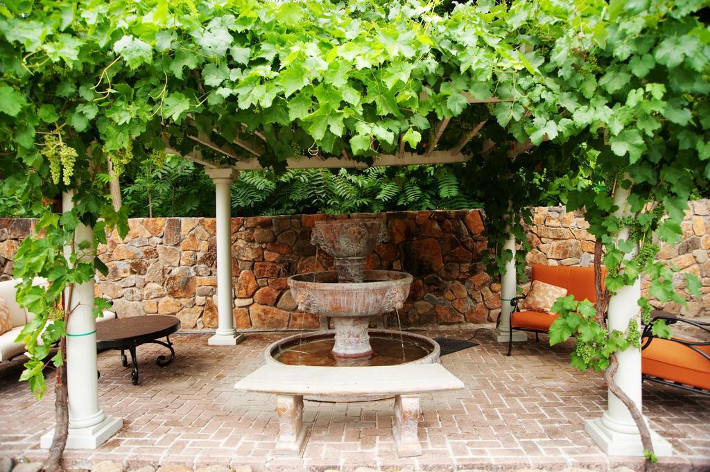 Spanish Villa Inn Сент-Хелина Экстерьер фото