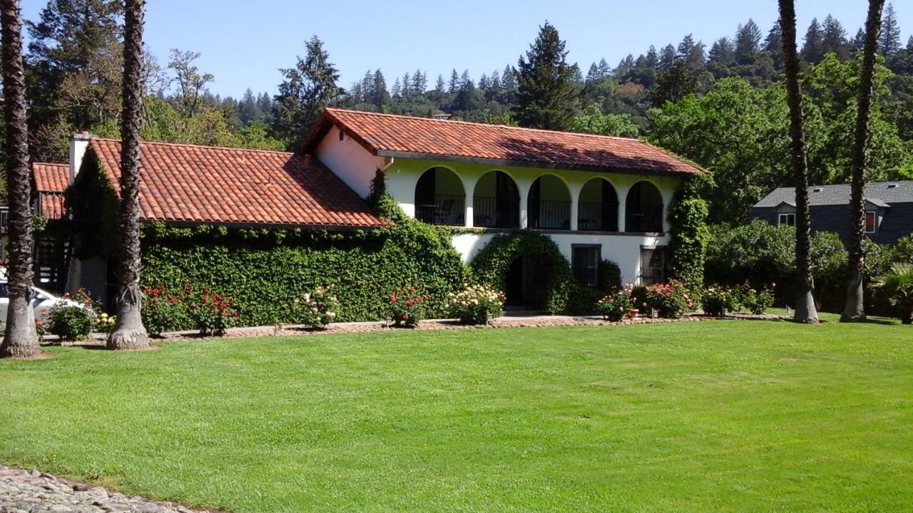 Spanish Villa Inn Сент-Хелина Экстерьер фото